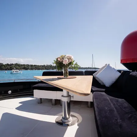 Palumba Botel Cannes