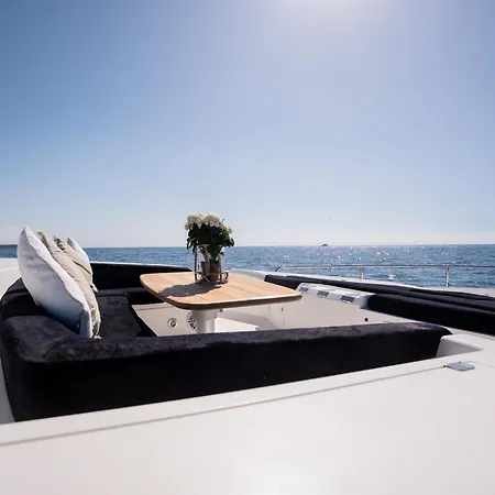 Palumba Botel Cannes